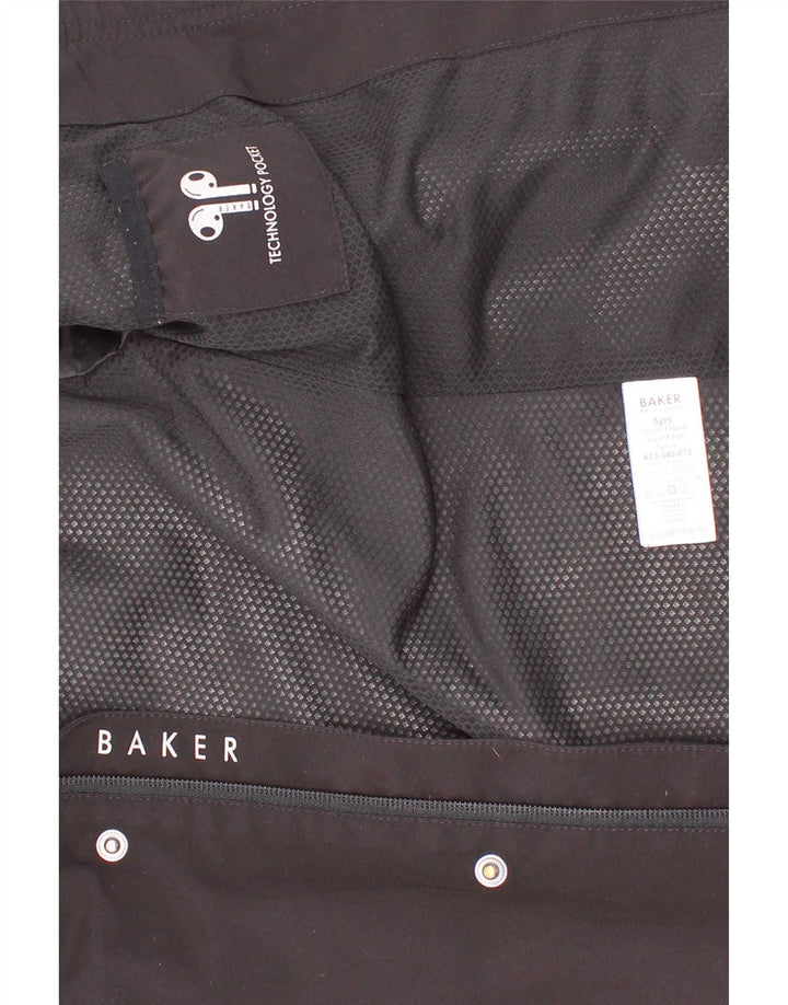 Ted Baker Boys Grafikus kapucnis esőkabát, 4-5 éves fekete poliészter