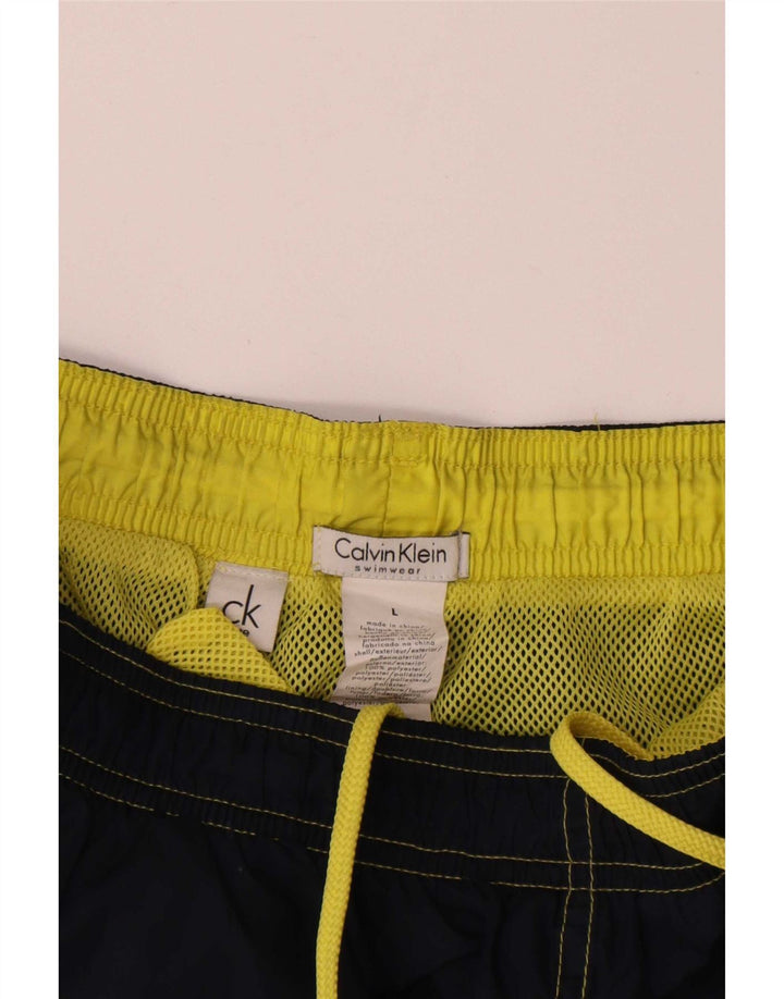 Pantaloncini da bagno grafici da uomo Calvin Klein grandi in poliestere blu navy