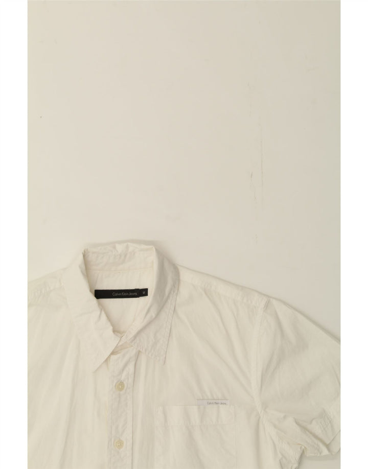 CALVIN KLEIN JEANS Mens Short Sleeve Shirt Medium White Cotton Vintage Calvin Klein Jeans and Second-Hand Calvin Klein Jeans from Messina Hembry 