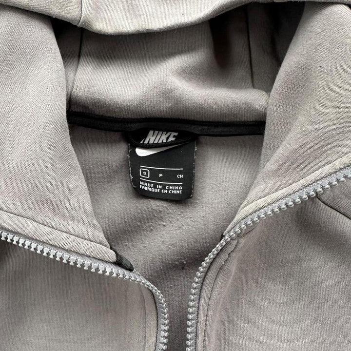 Sudadera con capucha Nike Tech Style - Pequeña